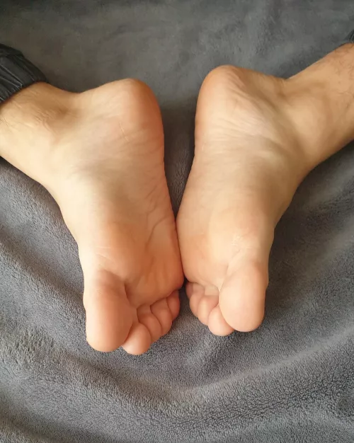 🦶🏻🦶🏻