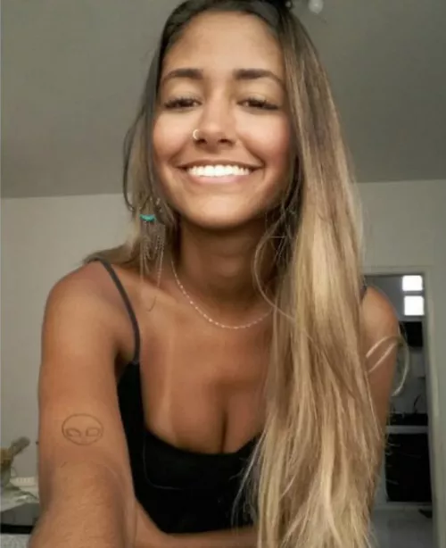 👽