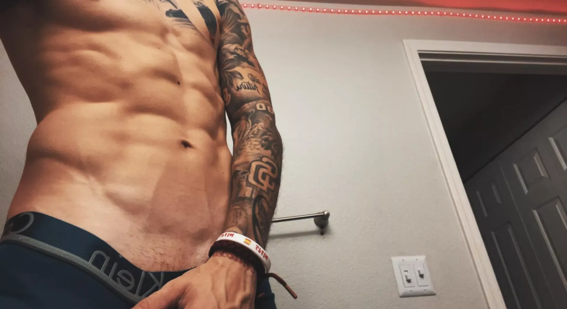 👀