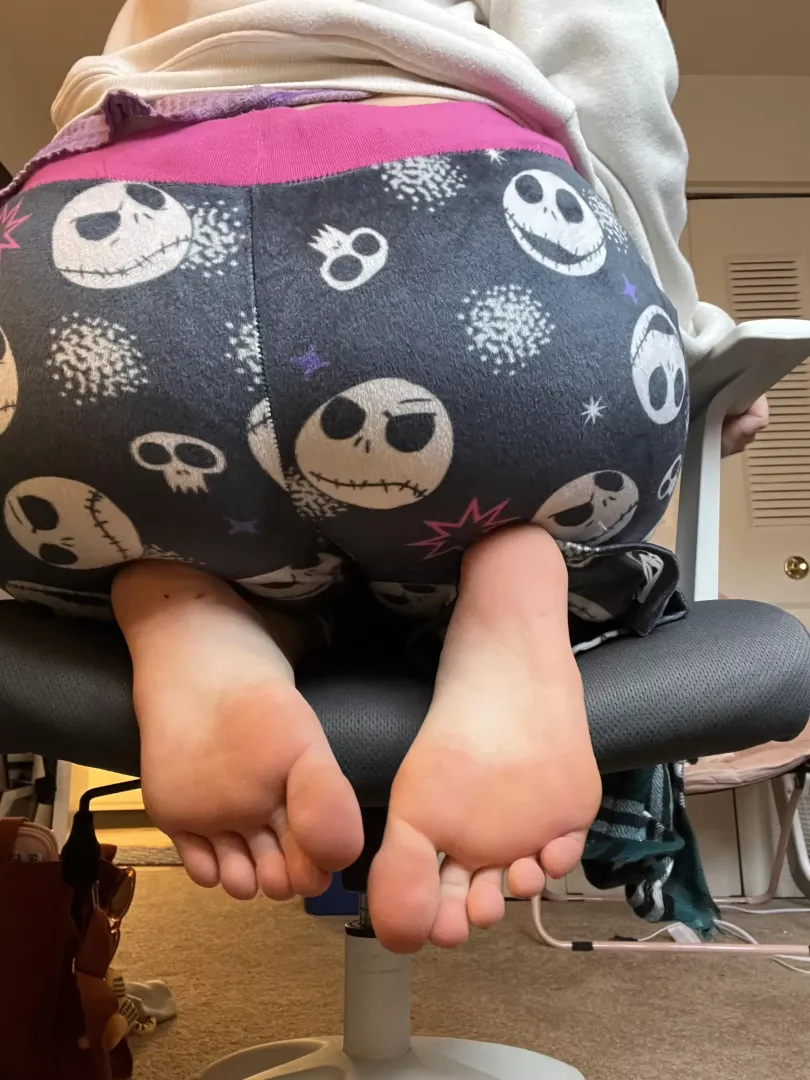 💀💕🦶🏻