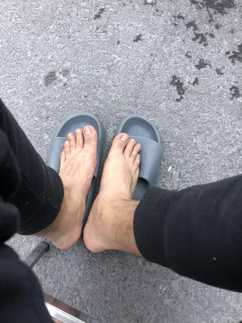 👣