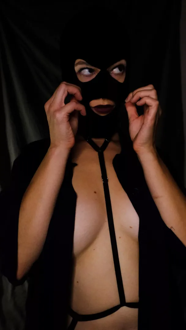 😈
