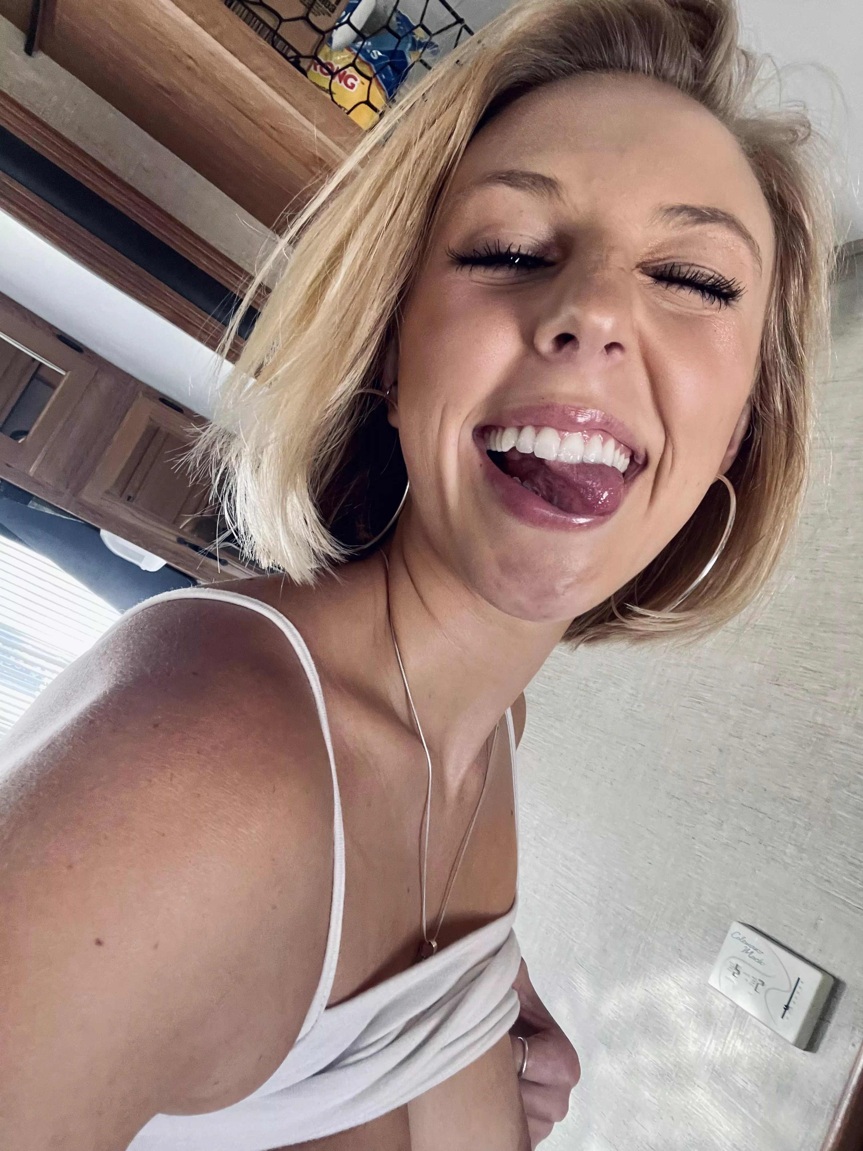 😜