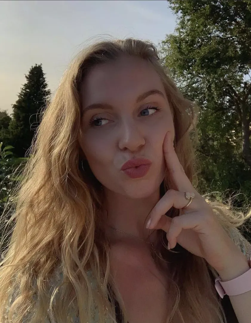 😗