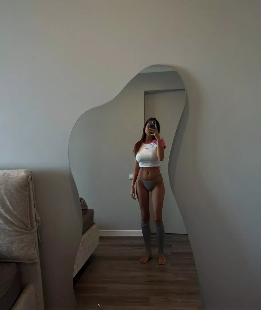 👑