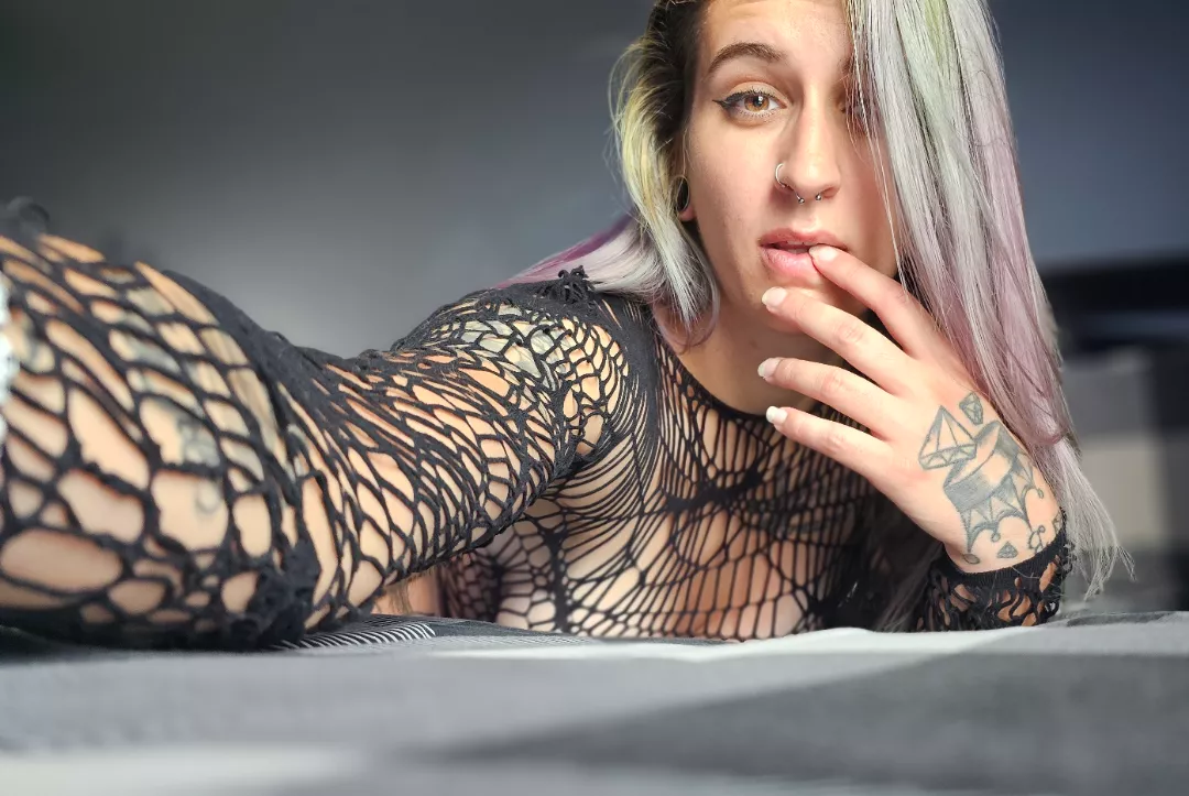 😈