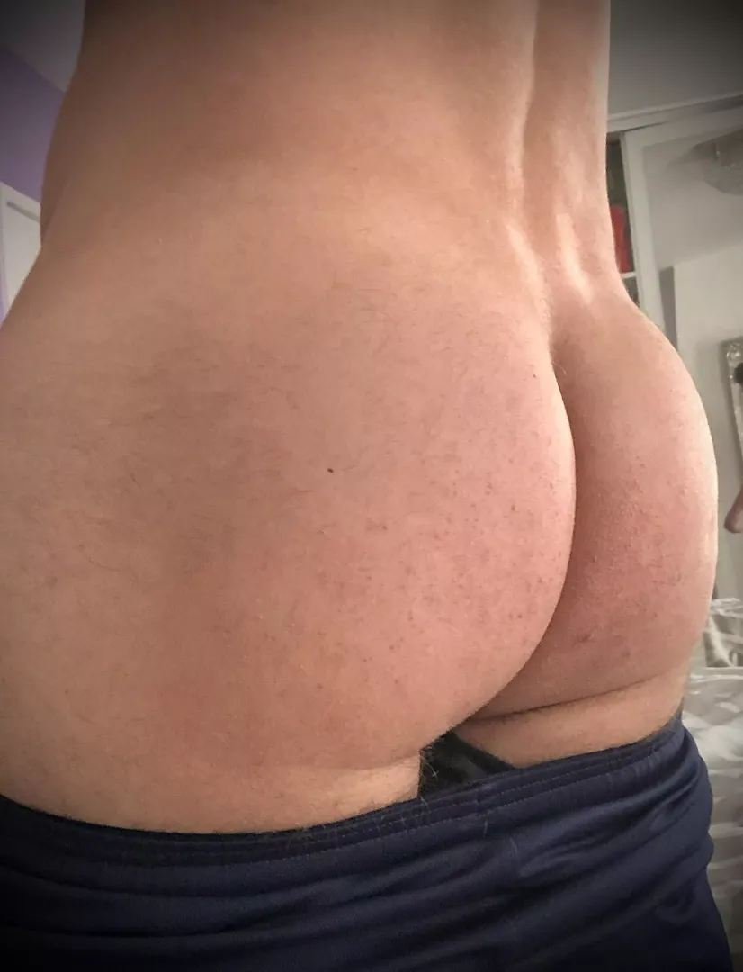 👊🏻🍑
