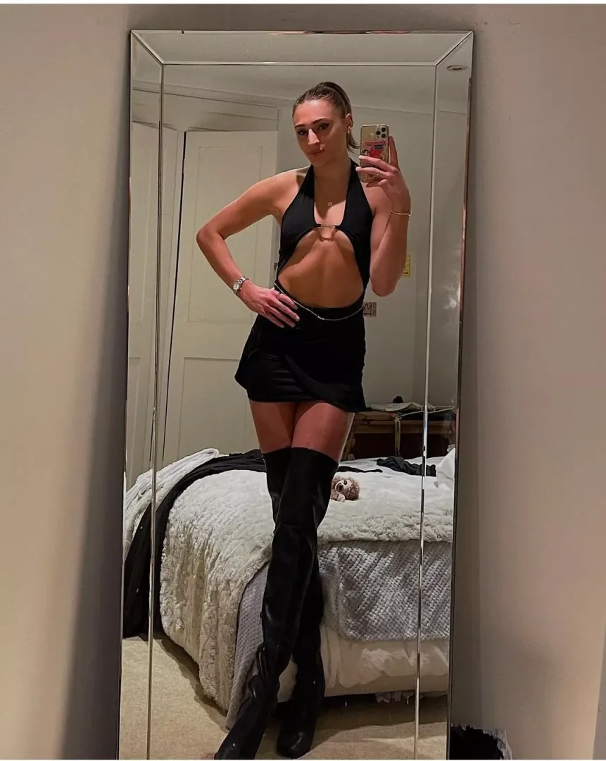 😈