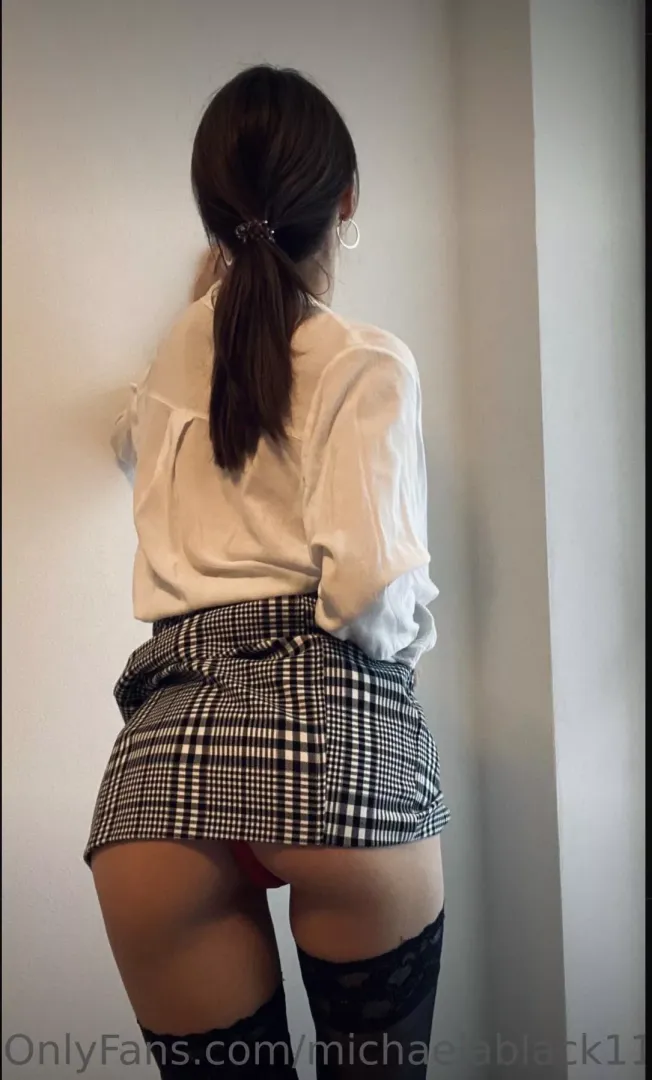 😈