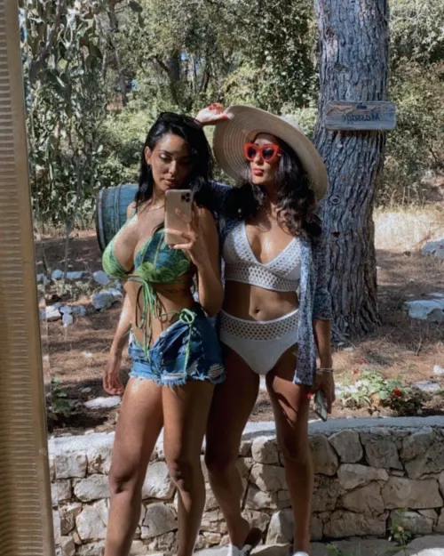 🌴