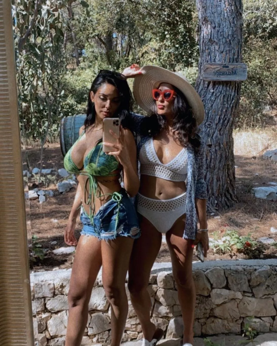 🌴
