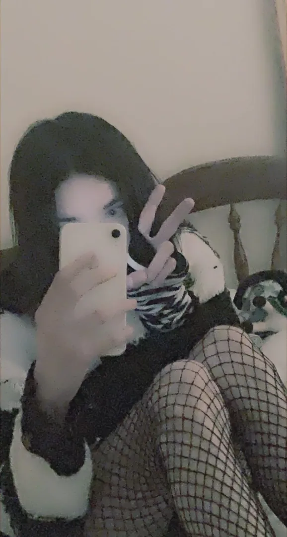 >_^