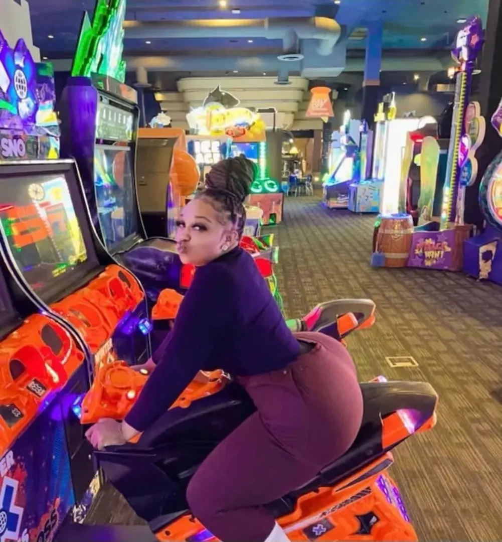 👀