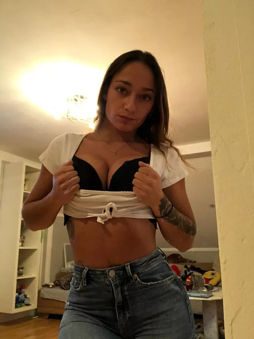 👀