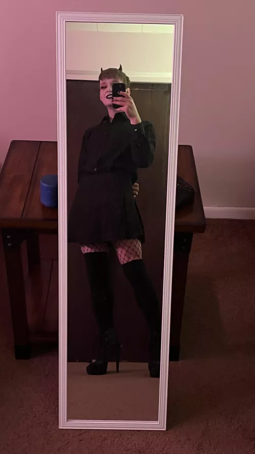 😈