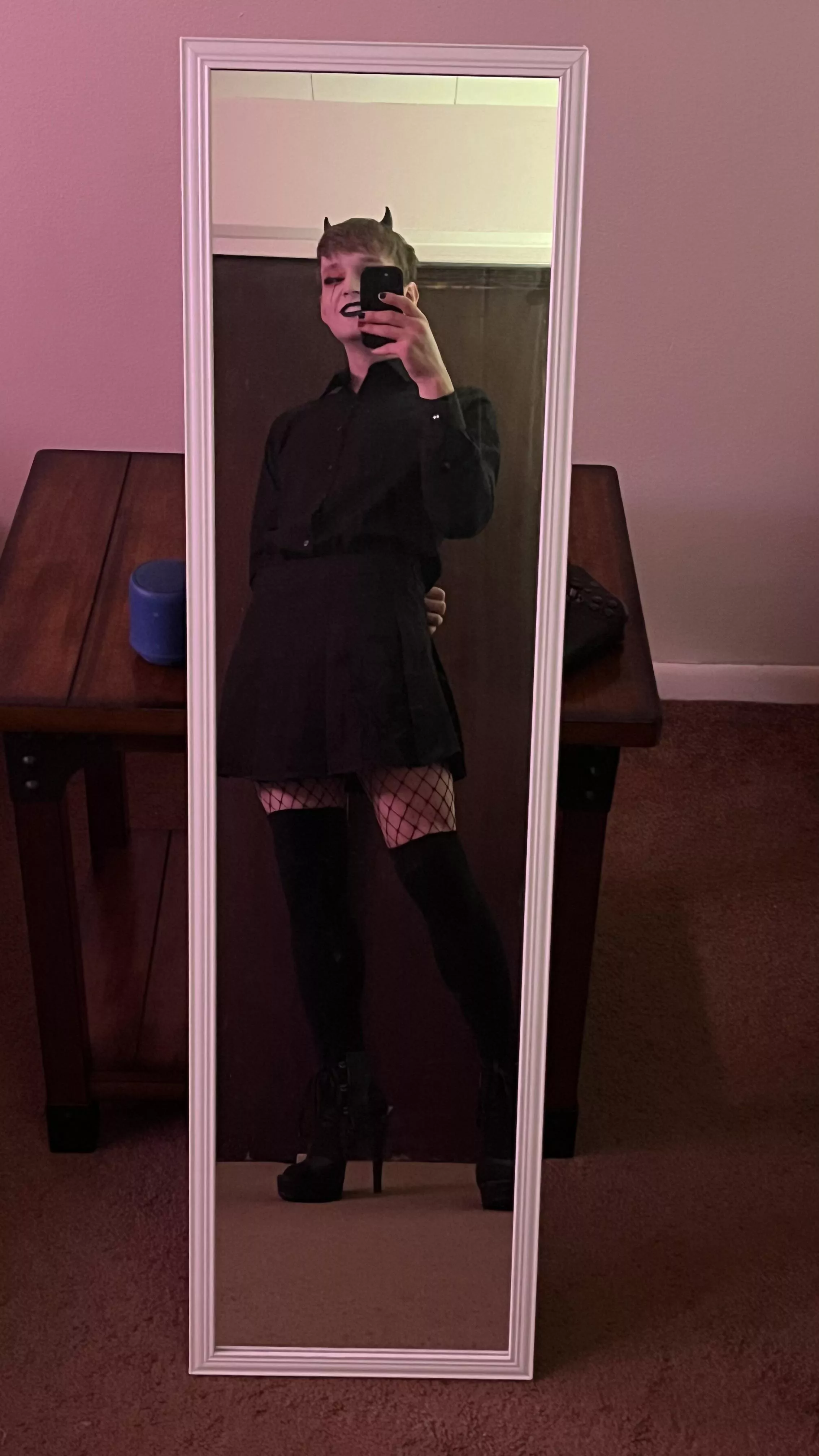 😈