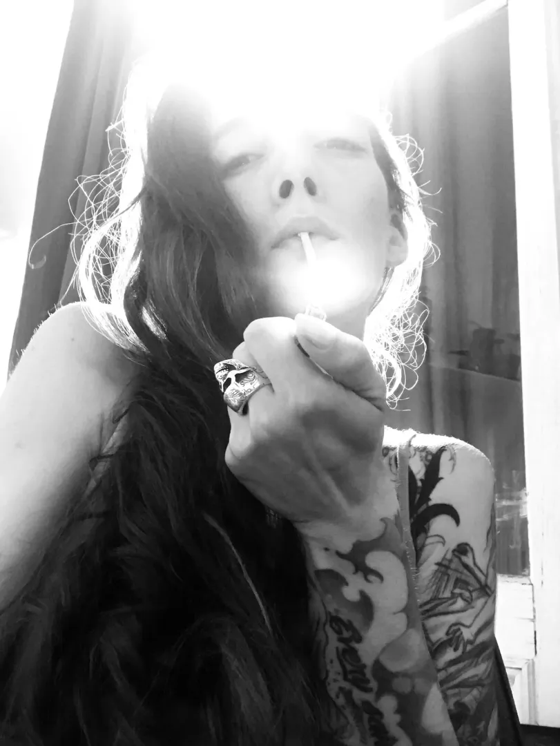 👽