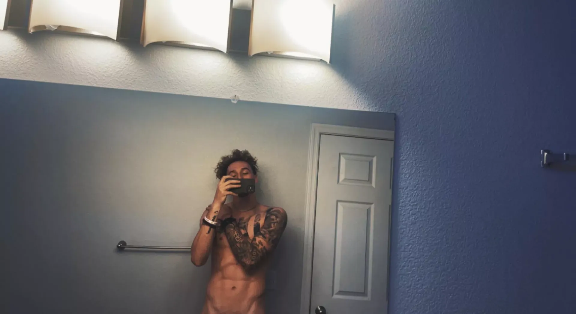 👀