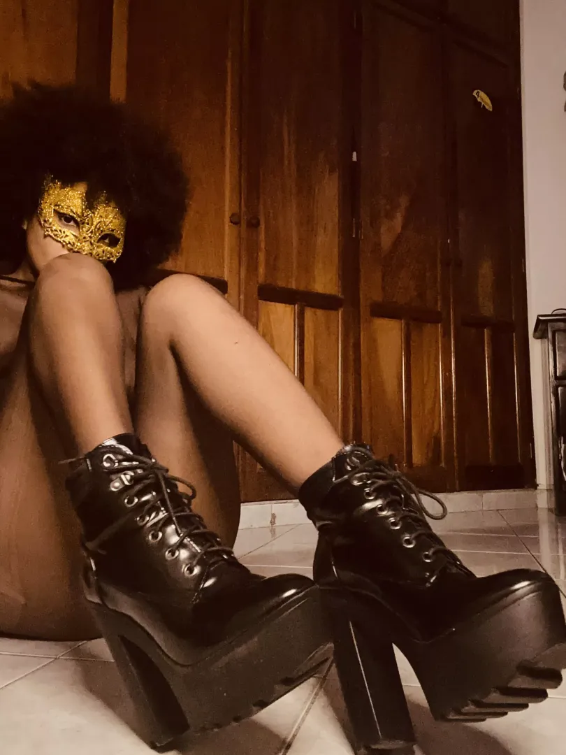 👠👠👠