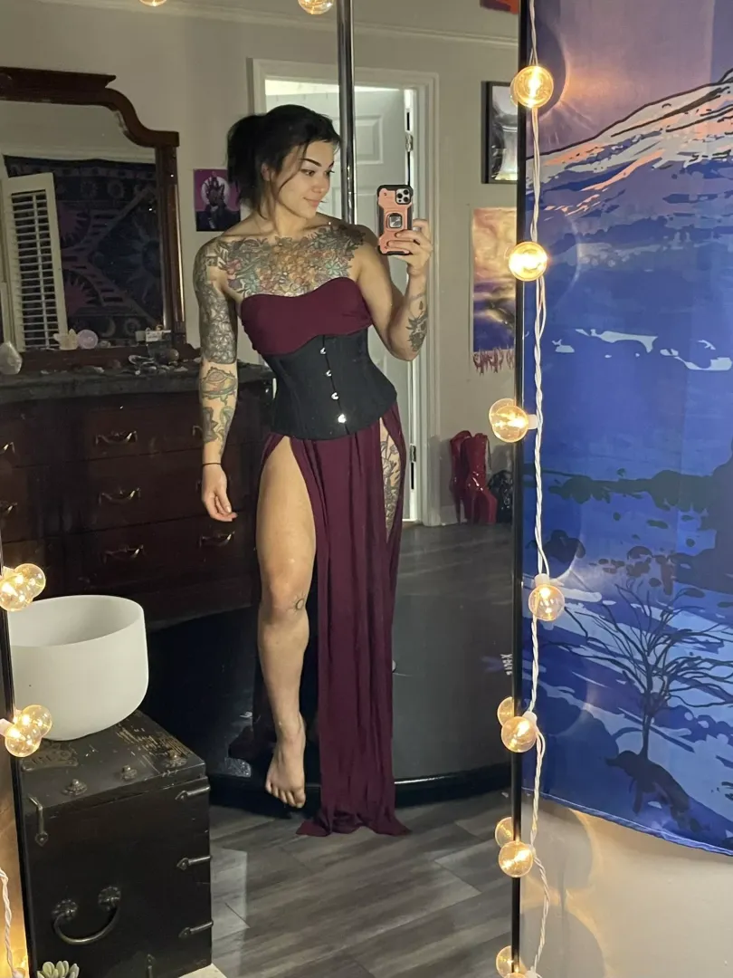 👑🦵🏻