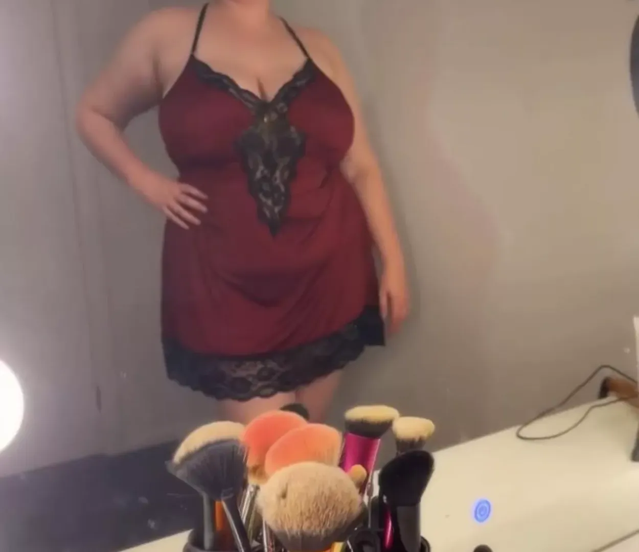 😈