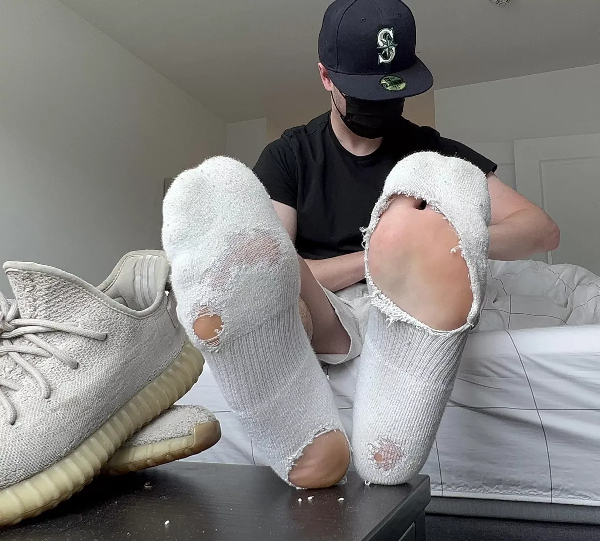 1 Upvote = 1 Big Lick of my smooth sole 👅