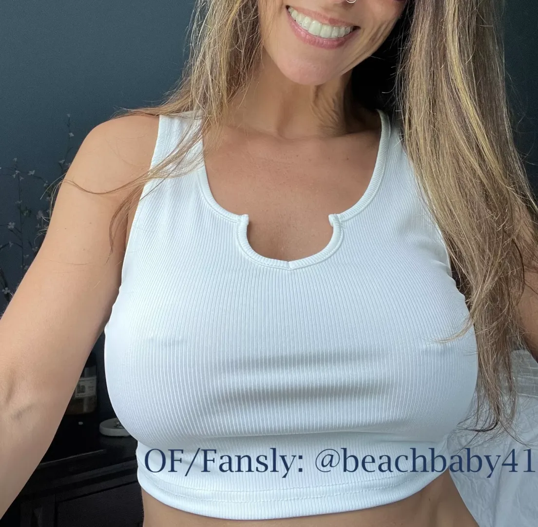 $10 OF!! Get all the nudes of this fit and flirty MILF plus get access to gg/bg/squirting content and more!