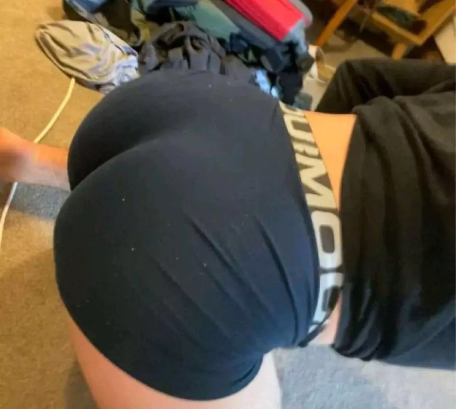 18 ;) 5’6 virgin