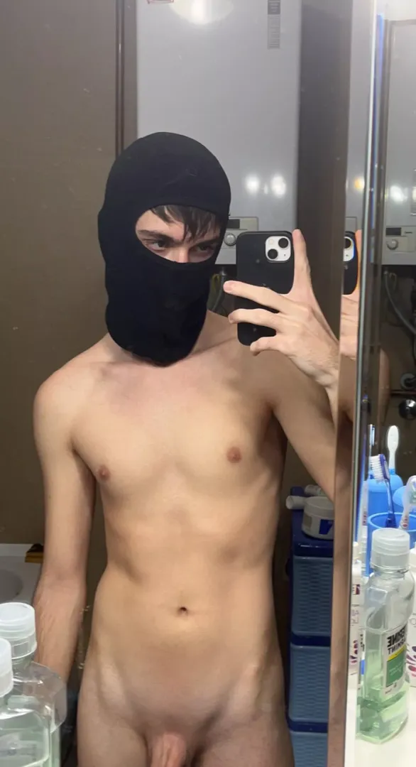 [18] anyone wanna make me hard?