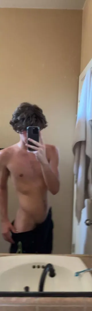 18 be hot and fit, show face and send good vids and i’ll do the same, im verbal :) @daveywa1010