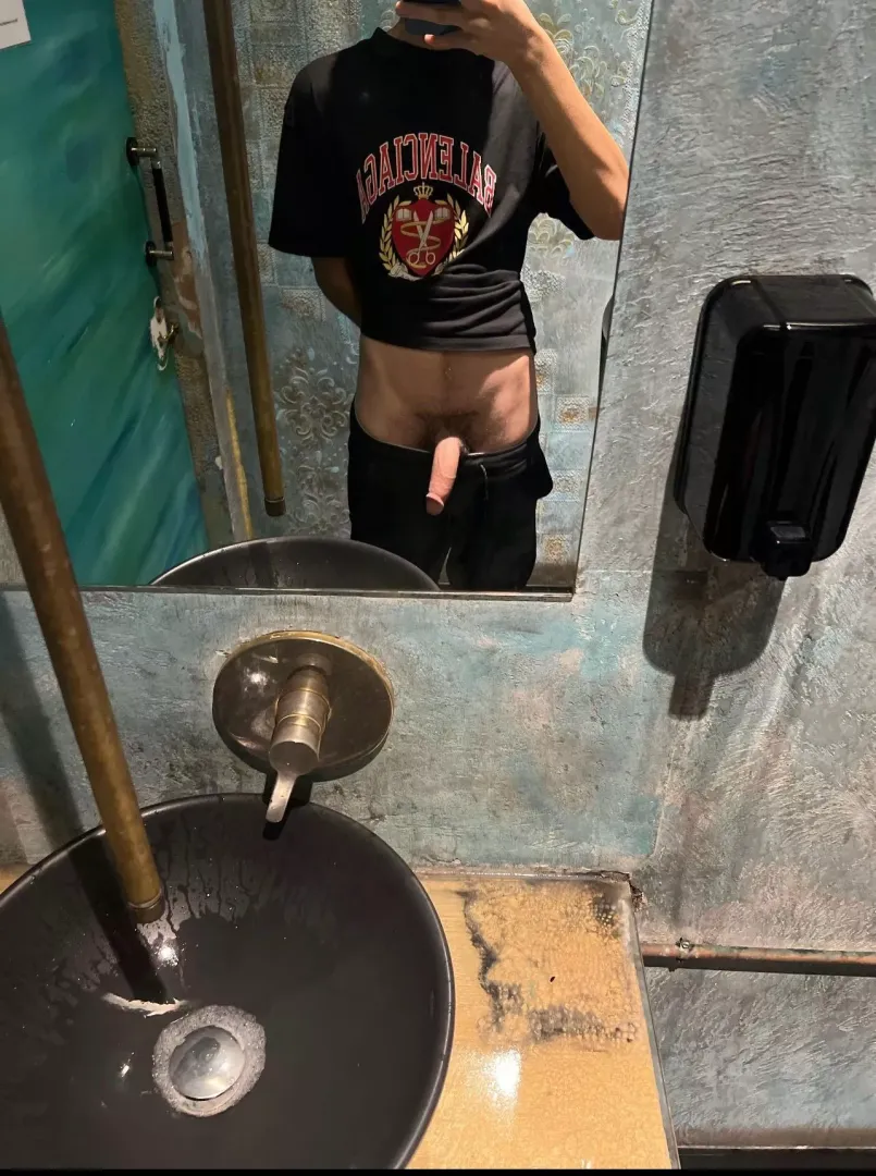 (18) Bi. The door was open🤭🤭