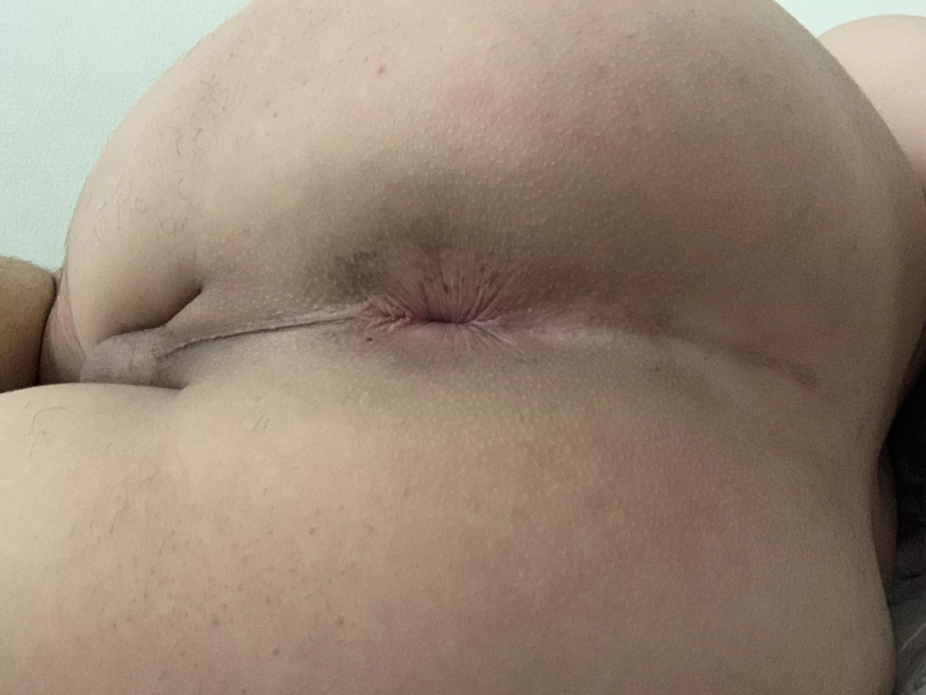 18 big booty Femboy looking for hung guys to gape me dm for snap