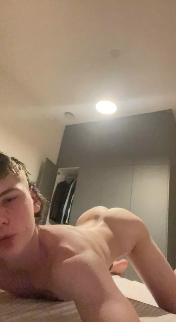 [18] Do I look like a good or naughty boy?
