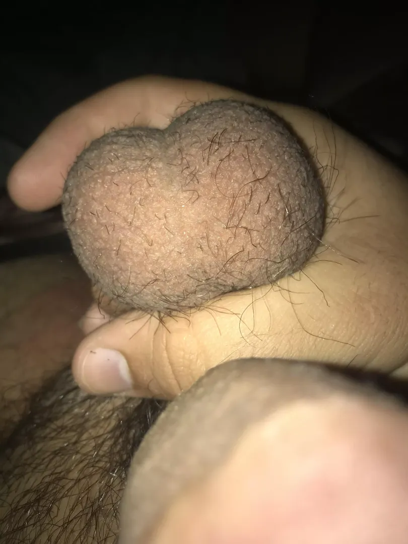 18 horny and can’t sleep hmu