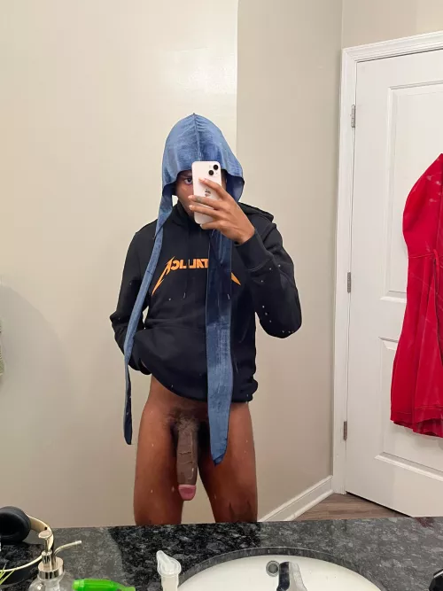 [18] How many legs do you see?
