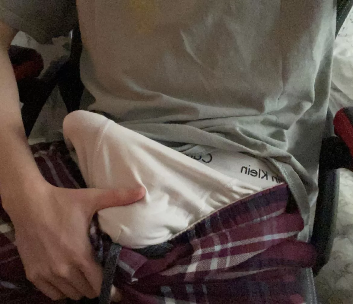 18 looking for some homophobic jocks/roadmen to out me to their bros and bully me together , snap @dalejacobz