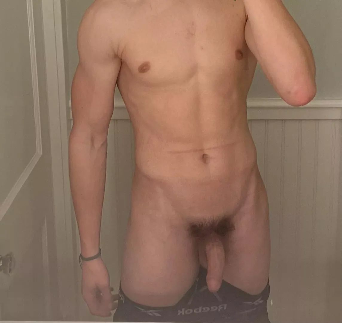 18, Looking to jerk with twink