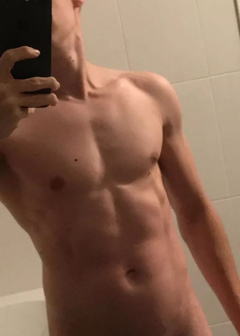 18 new here! Here my second pic! Still need coaching on how to show off 🥹😂