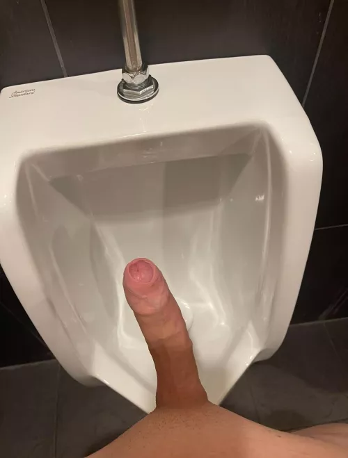 [18] stripped fully naked at the gym urinal