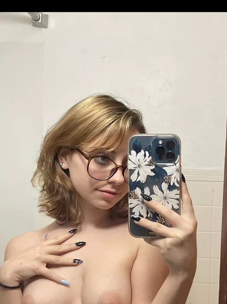 18F Feeling cute 😘