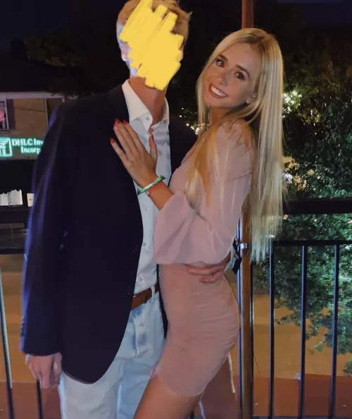 18F here looking for a couple or girl to share my bf 20M with. All ages are welcome. He will show face after verification. For more information text me 💋