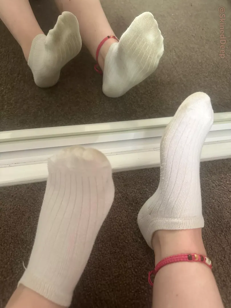 [18F]Got my extra thin socks on today 🥺