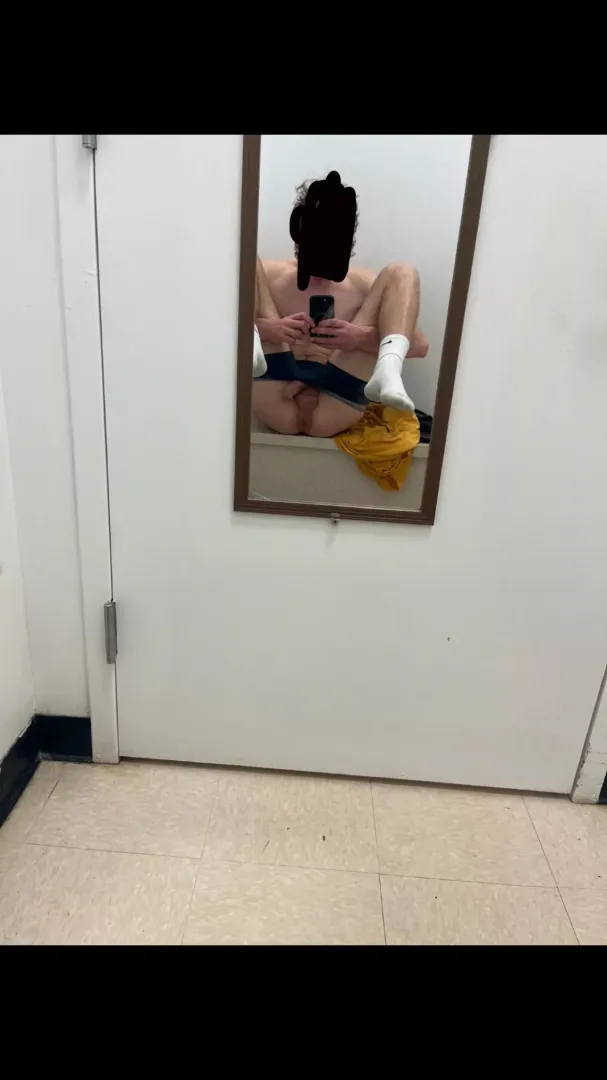 18m us in the fitting room 