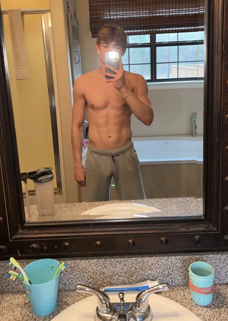 18y Hmu to 👀 more