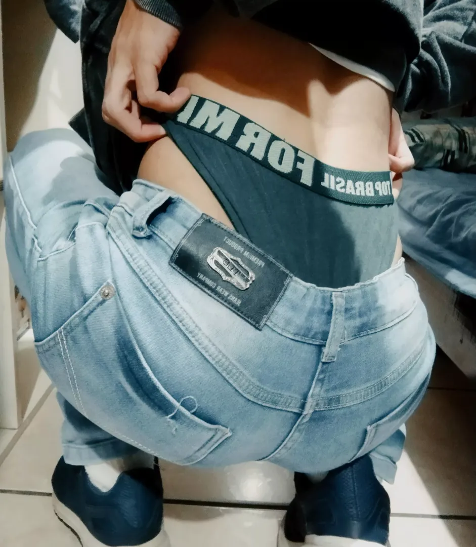18y male : )