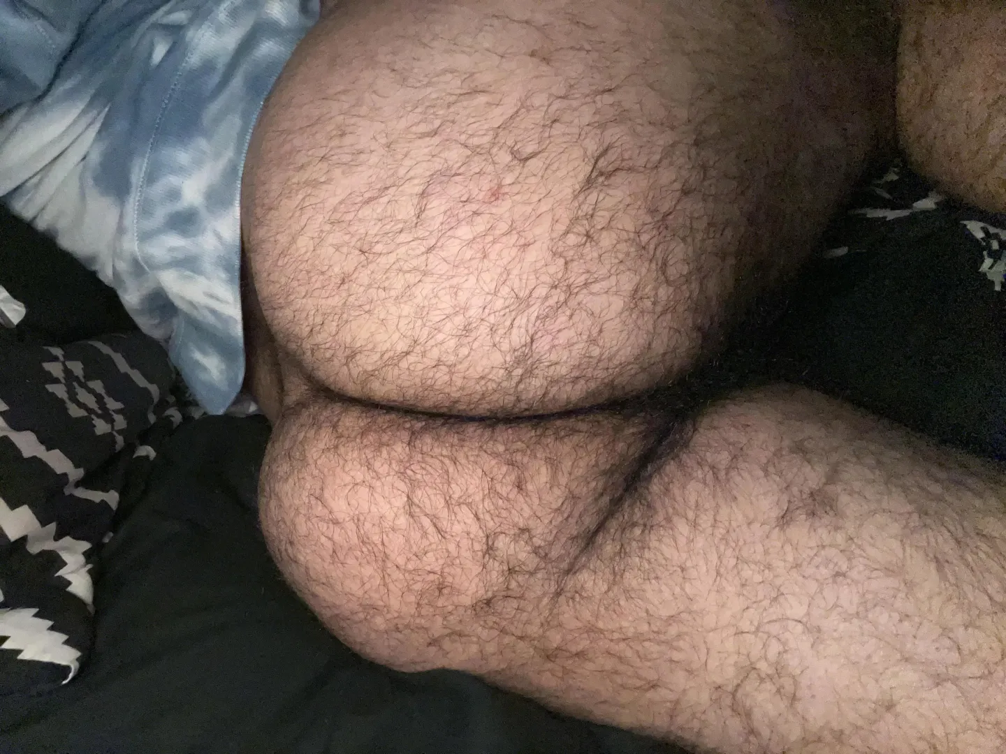 19 Arab bottom looking for a fit man with a big 🍆. Into anything and everything. Snap:matt_alex2023