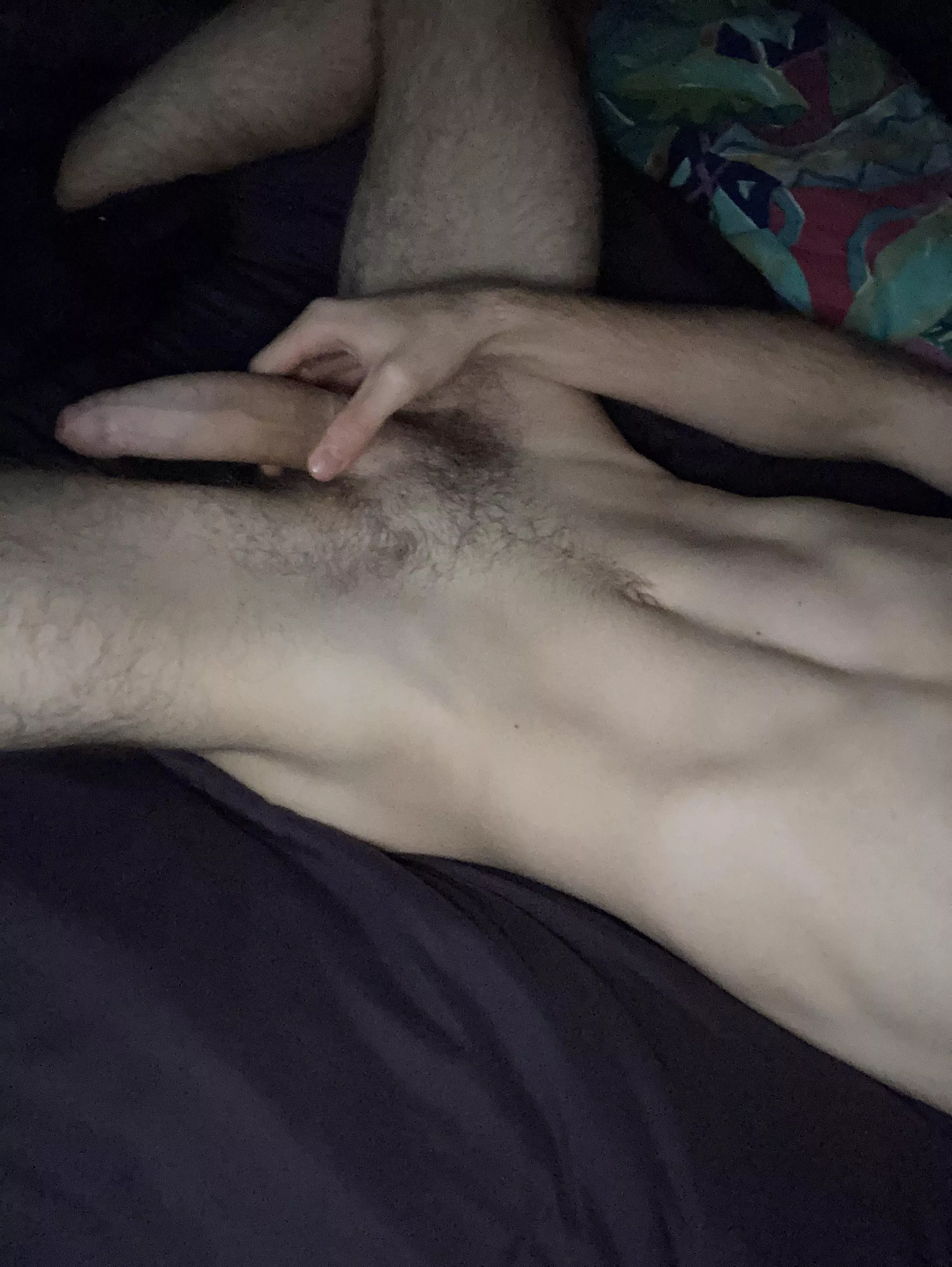 19 college looking for a fat ass to bust to / h_bigcock23