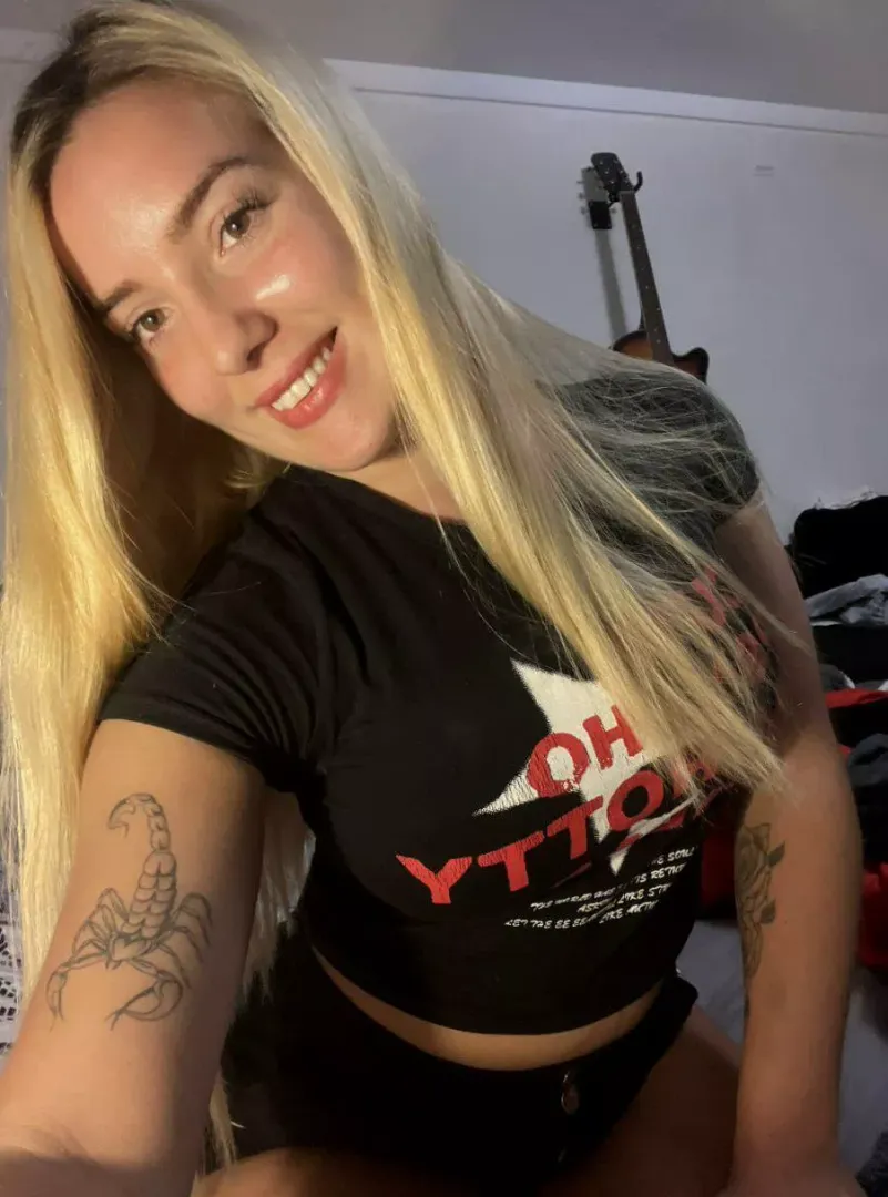 19 F eager to connect with someone spontaneous and bold