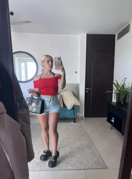 19 F had a fun little adventure—what’s something spontaneous you’ve done lately?