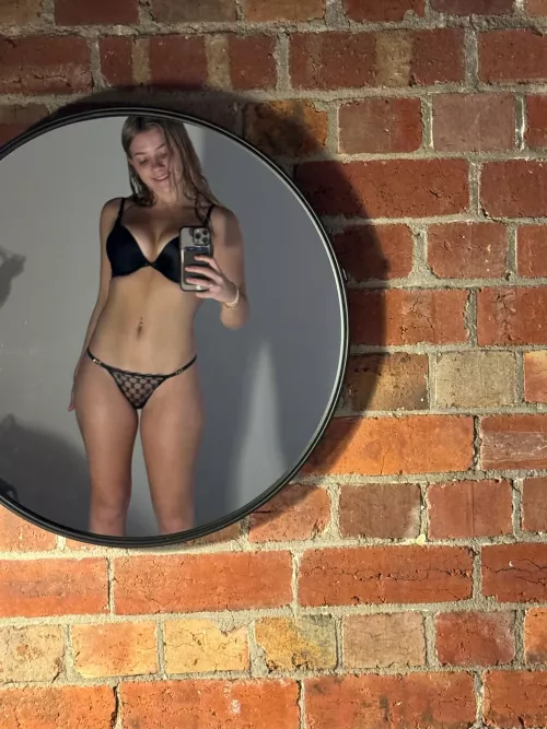 19 [F4M] in Seattle for a bit! Looking for an older dadddy to give me a good creampie while i'm in town can verify that i am clean and on bc